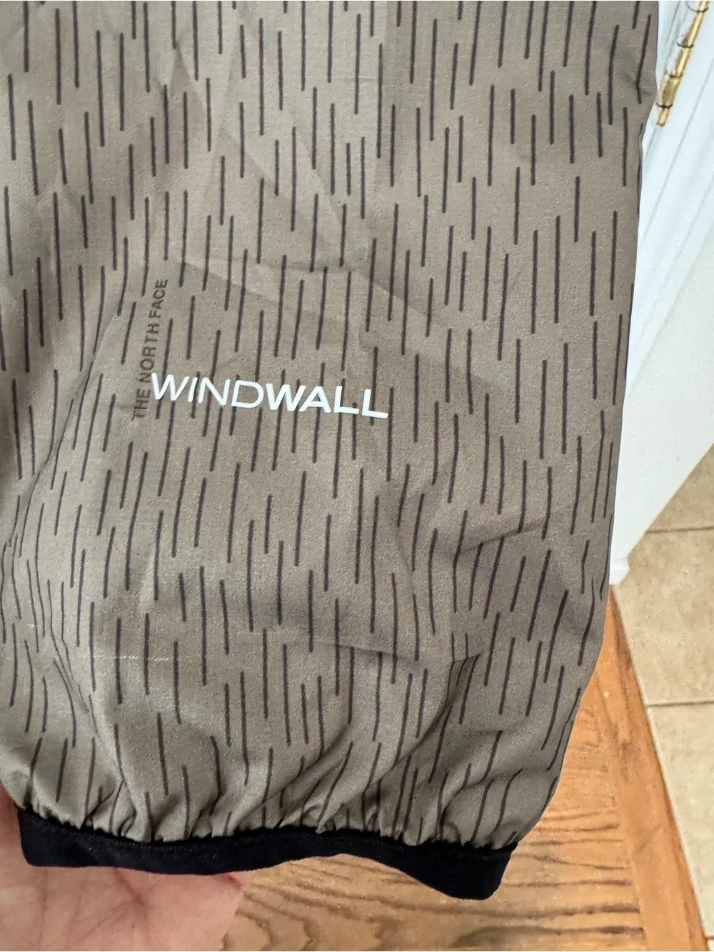 The North Face Women’s WINDWALL Windbreaker Jacket - Black & Olive Size Lrg NWOT